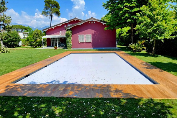 vendita pavimentazioni in legno per esterni, decking, pedane legno giardino piscine