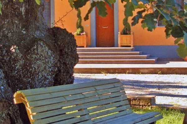 vendita di panchine in legno e metallo da giardino per arredi urbani e privati