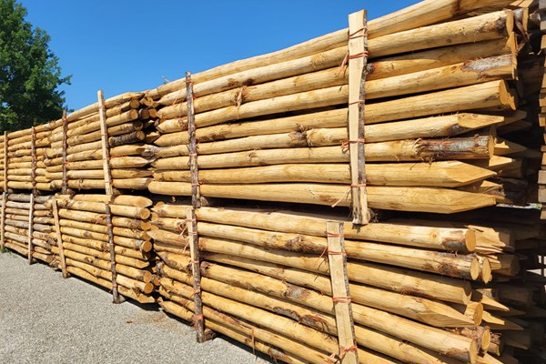 vendita pali per recinzioni e staccionate in legno impregnato in autoclave
