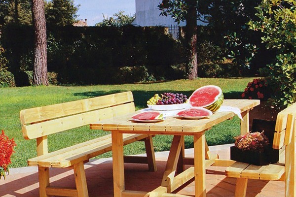 vendita tavoli in legno da giardino balcone e terrazza